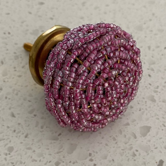ANTHROPOLOGIE pink rose magenta beaded Pearl pair knob set drawer cupboard 3 - Picture 1 of 2